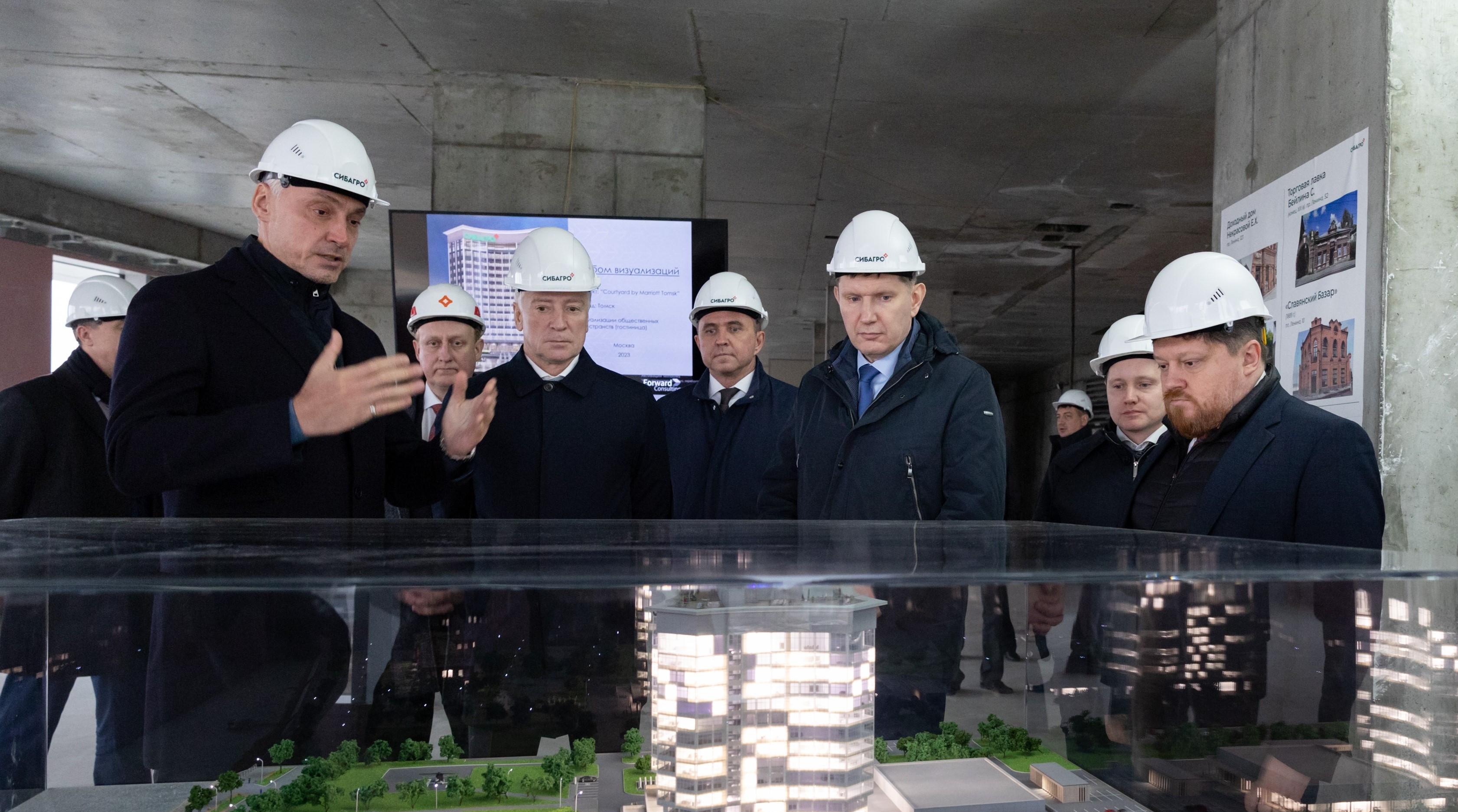 Министр экономического развития РФ и губернатор Томской области посетили строящийся форум-центр «Сибагро»