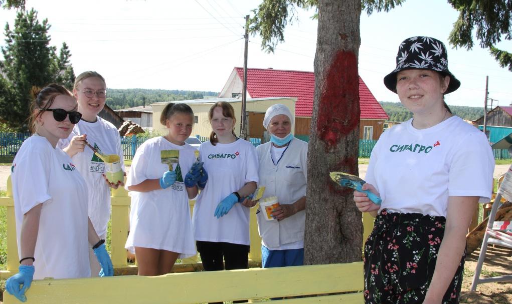 Сохраняем и улучшаем: «Сибагро» обновила детскую площадку в Заречном