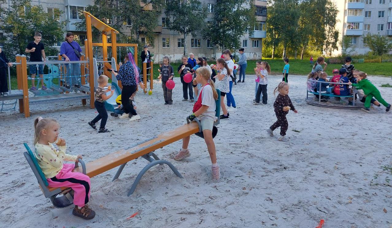 Пространство для счастливого детства: в поселке Молодежный при поддержке «Сибагро» открылась детская площадка