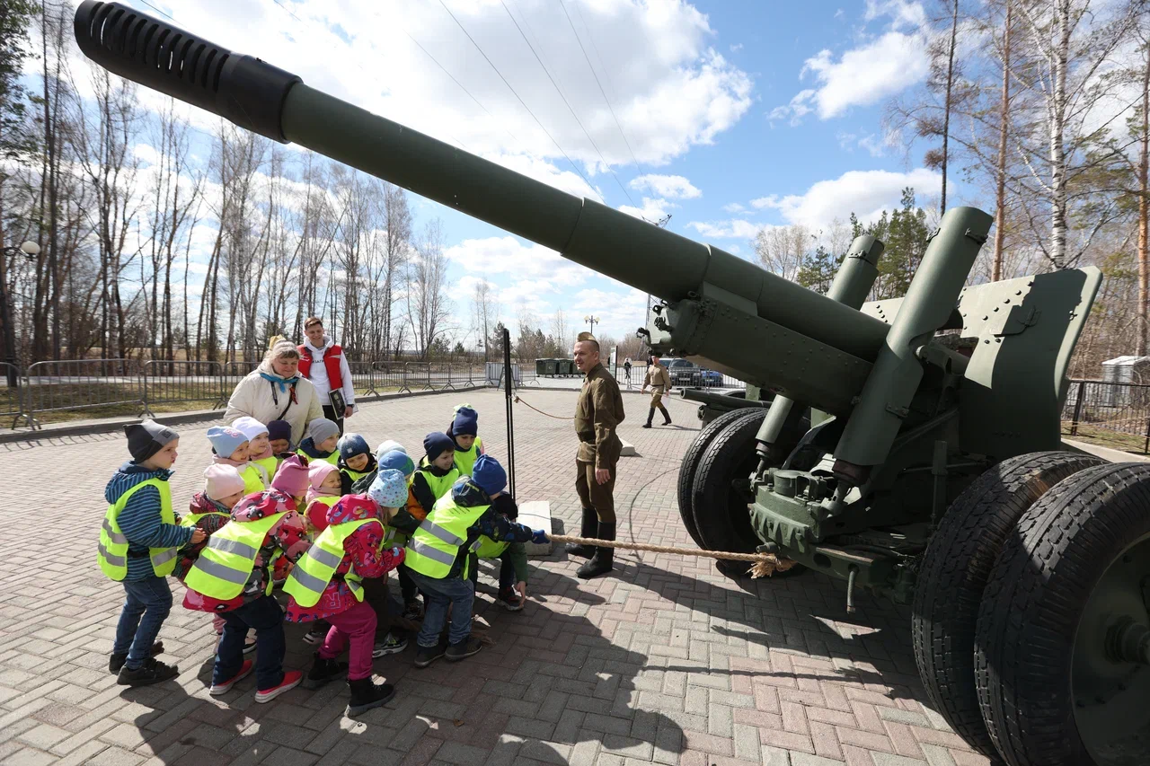 Первые гости выставки «Оружие Победы» увидели легендарные танки