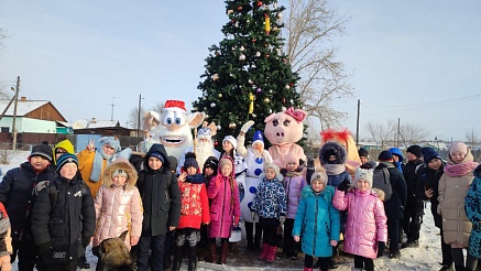 Восточно-Сибирский свинокомплекс «Сибагро» подарил новогоднее настроение жителям Усть-Бряни