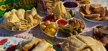 Блины, призы и сотни килограммов мяса: Как «Сибагро» Масленицу встречала