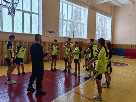 «Сибагро» поддерживает возрождение русской лапты в Курской области